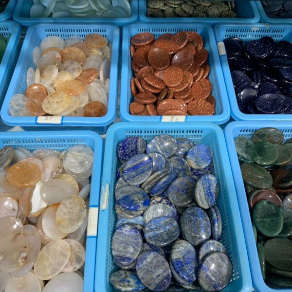 Crystal Worry Stone Natural Healing Pocket  Worry Stone for Stress Relief Anxiety Relief, Mindfulness & Focus