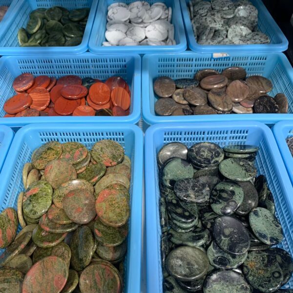 Crystal Worry Stone Natural Healing Pocket  Worry Stone for Stress Relief Anxiety Relief, Mindfulness & Focus