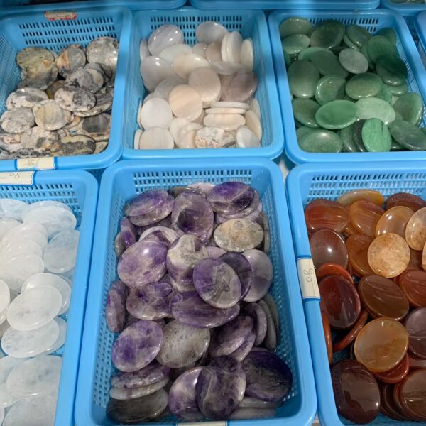 Crystal Worry Stone Natural Healing Pocket  Worry Stone for Stress Relief Anxiety Relief, Mindfulness & Focus